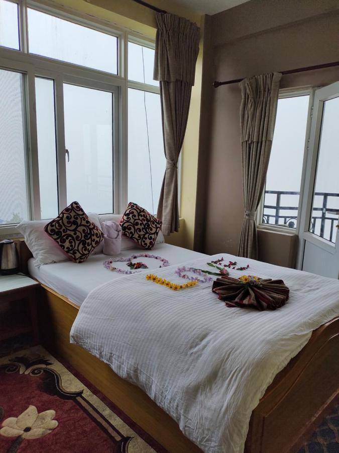 Hotel High Ground Inn Sarangkot Pokhara Luaran gambar