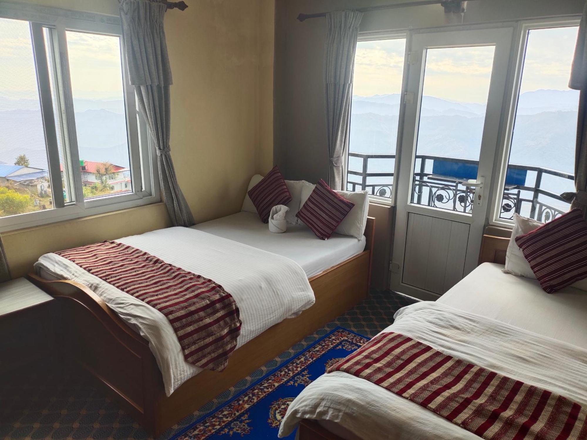 Hotel High Ground Inn Sarangkot Pokhara Bilik gambar