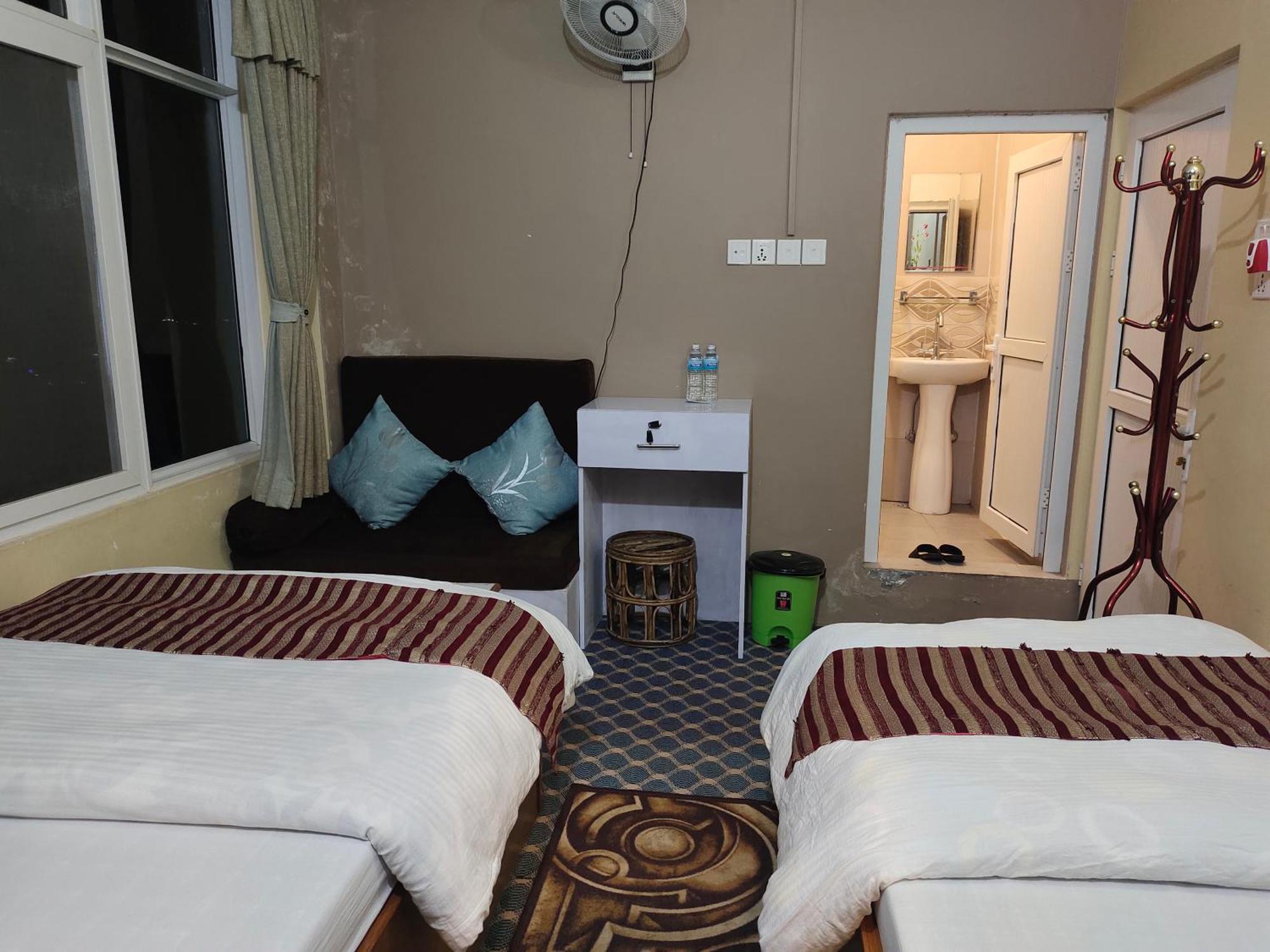 Hotel High Ground Inn Sarangkot Pokhara Bilik gambar