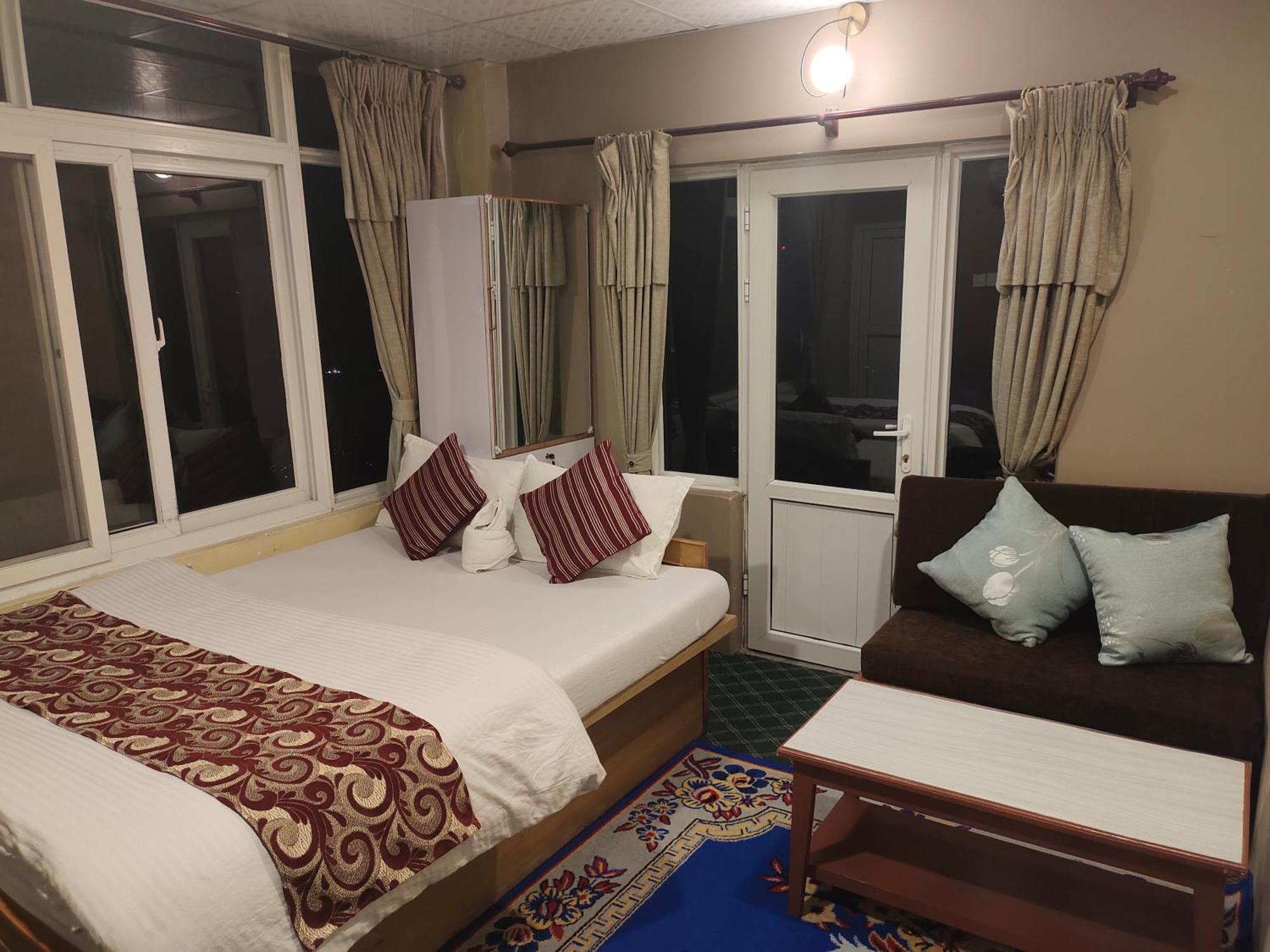 Hotel High Ground Inn Sarangkot Pokhara Luaran gambar