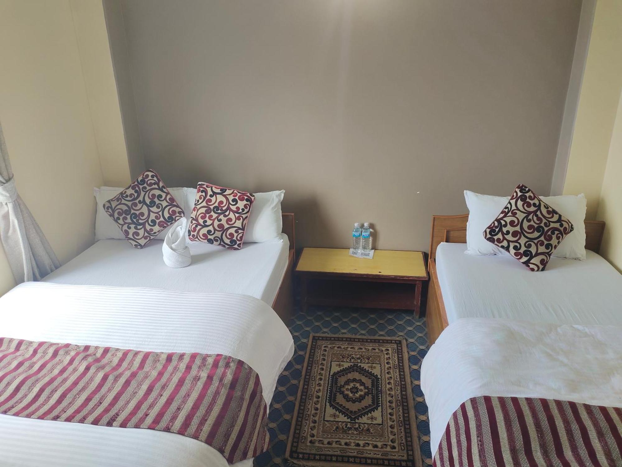 Hotel High Ground Inn Sarangkot Pokhara Bilik gambar