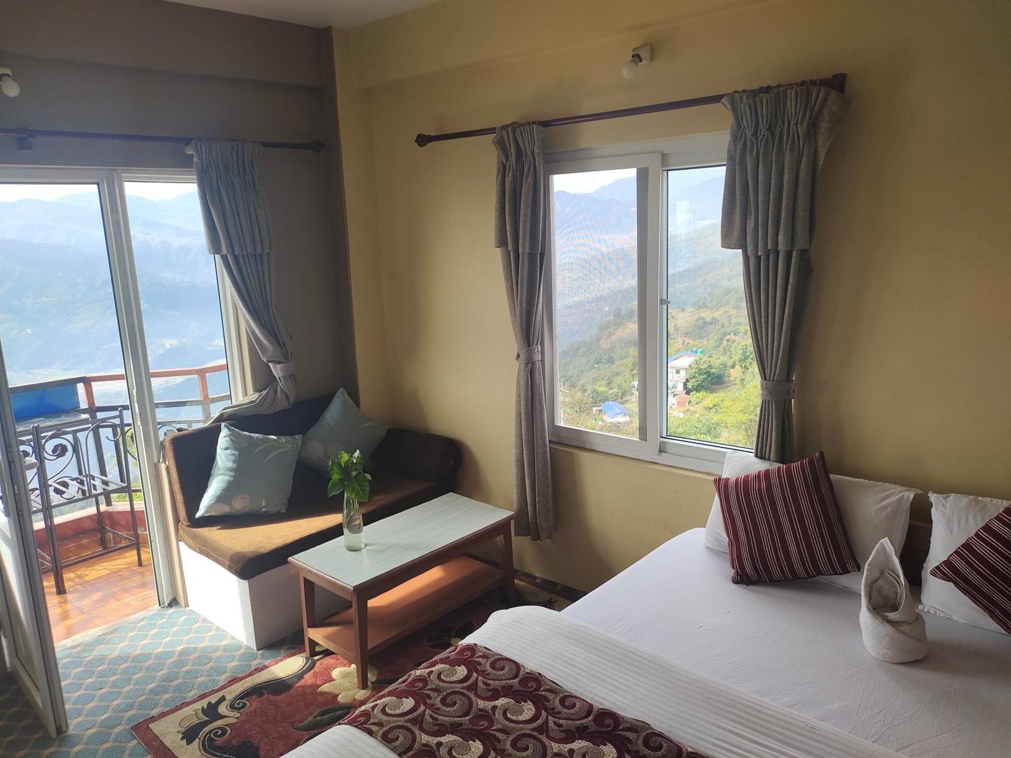 Hotel High Ground Inn Sarangkot Pokhara Bilik gambar