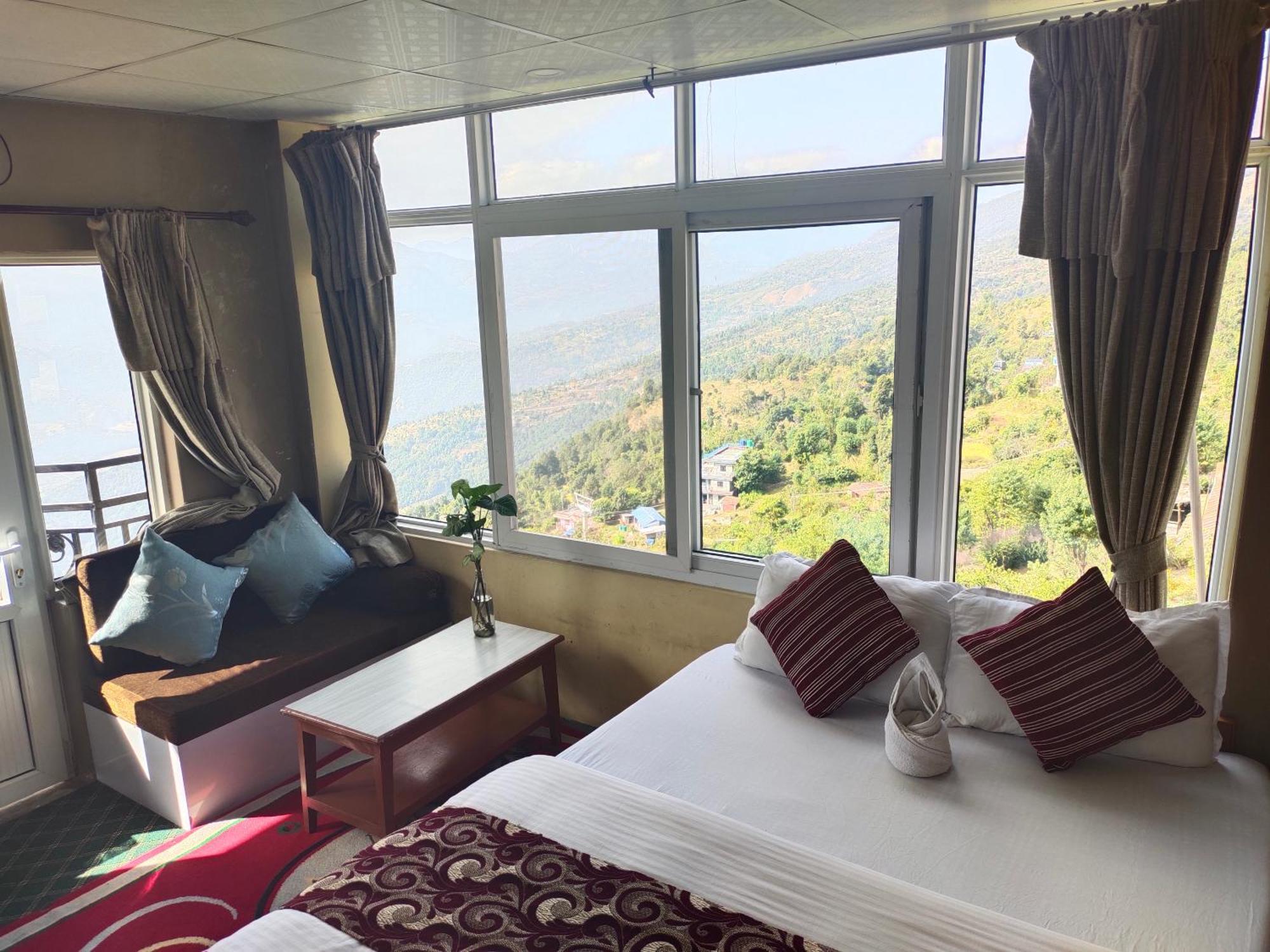 Hotel High Ground Inn Sarangkot Pokhara Bilik gambar